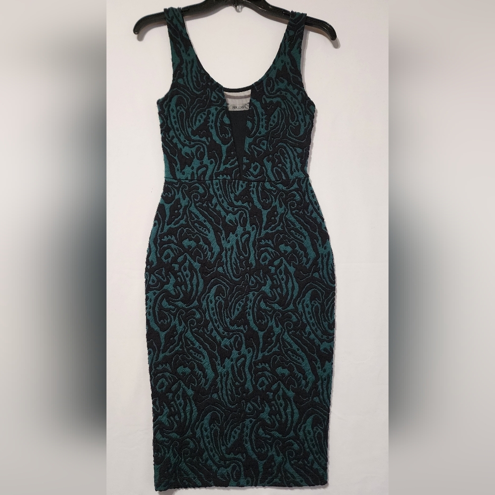 Elegant Black and Green Patterned Dress